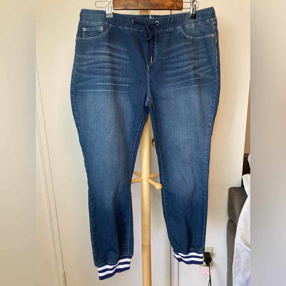 Dark Wash Elastic Waist Sporty Stripe Cuff Sweatpants Jeans - Picture 3 of 13